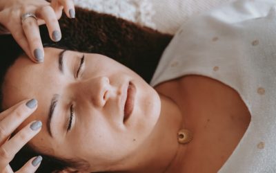 Comment la kinésiologie peut aider à retrouver un équilibre durable face au stress et aux émotions